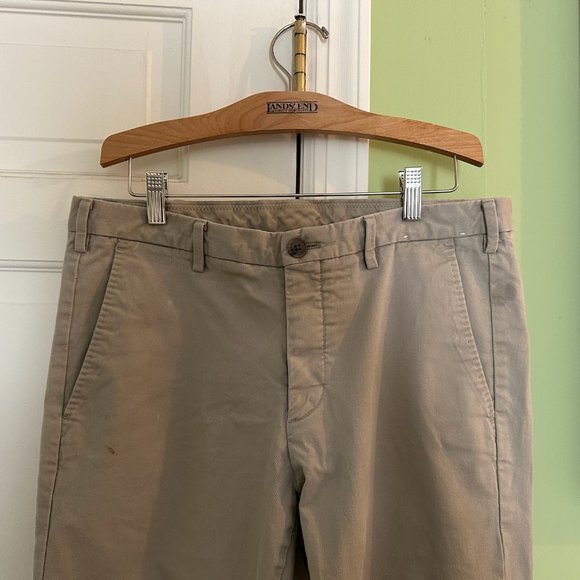 Uniqlo Men's Slim Fit Chino Pants in Beige - Picture 4 of 5